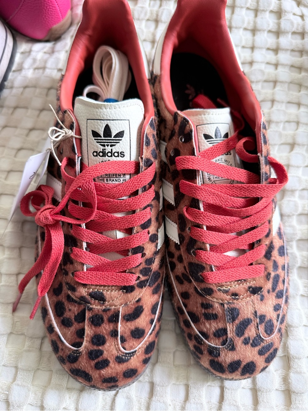 NWT Adidas Leopard Print Gazelle Sneaker - Brown & red laces - women’s 8.5/9 - Picture 2 of 6